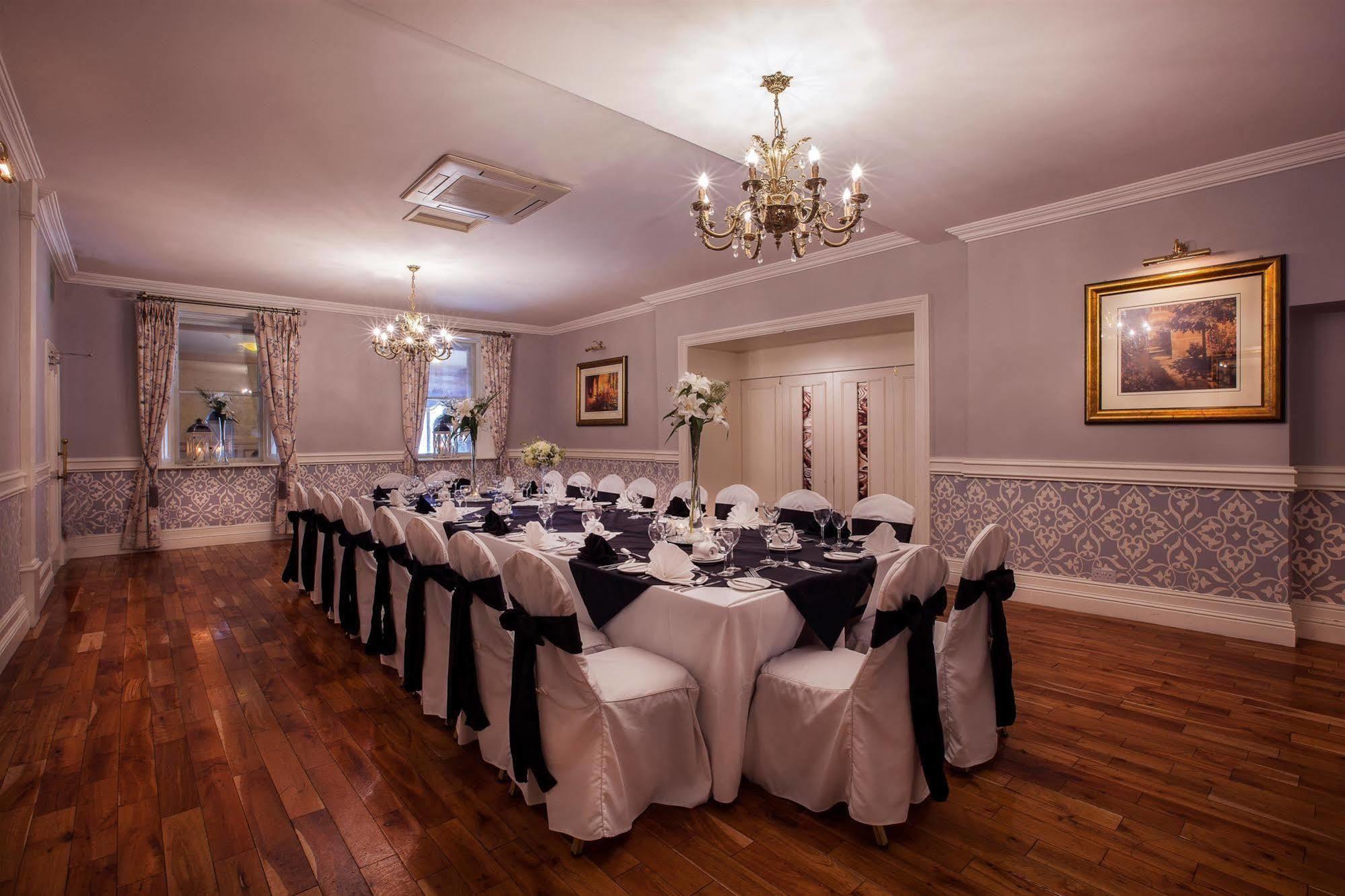 Castle Arch Hotel Трім Екстер'єр фото