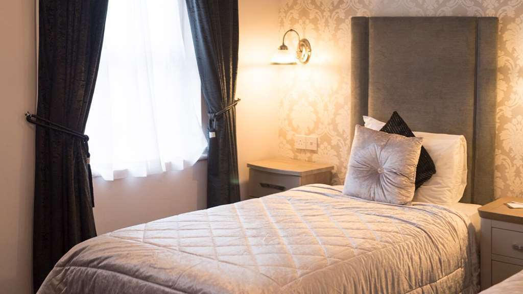 Castle Arch Hotel Трім Номер фото